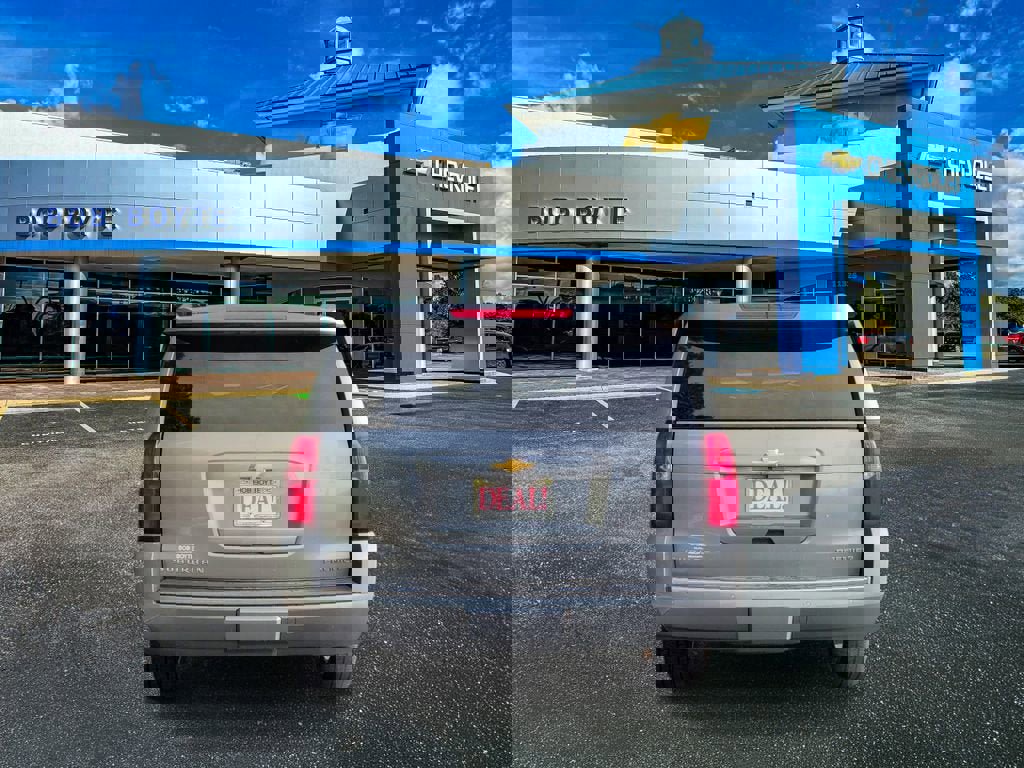 Used 2019 Chevrolet Suburban Premier RWD image 4