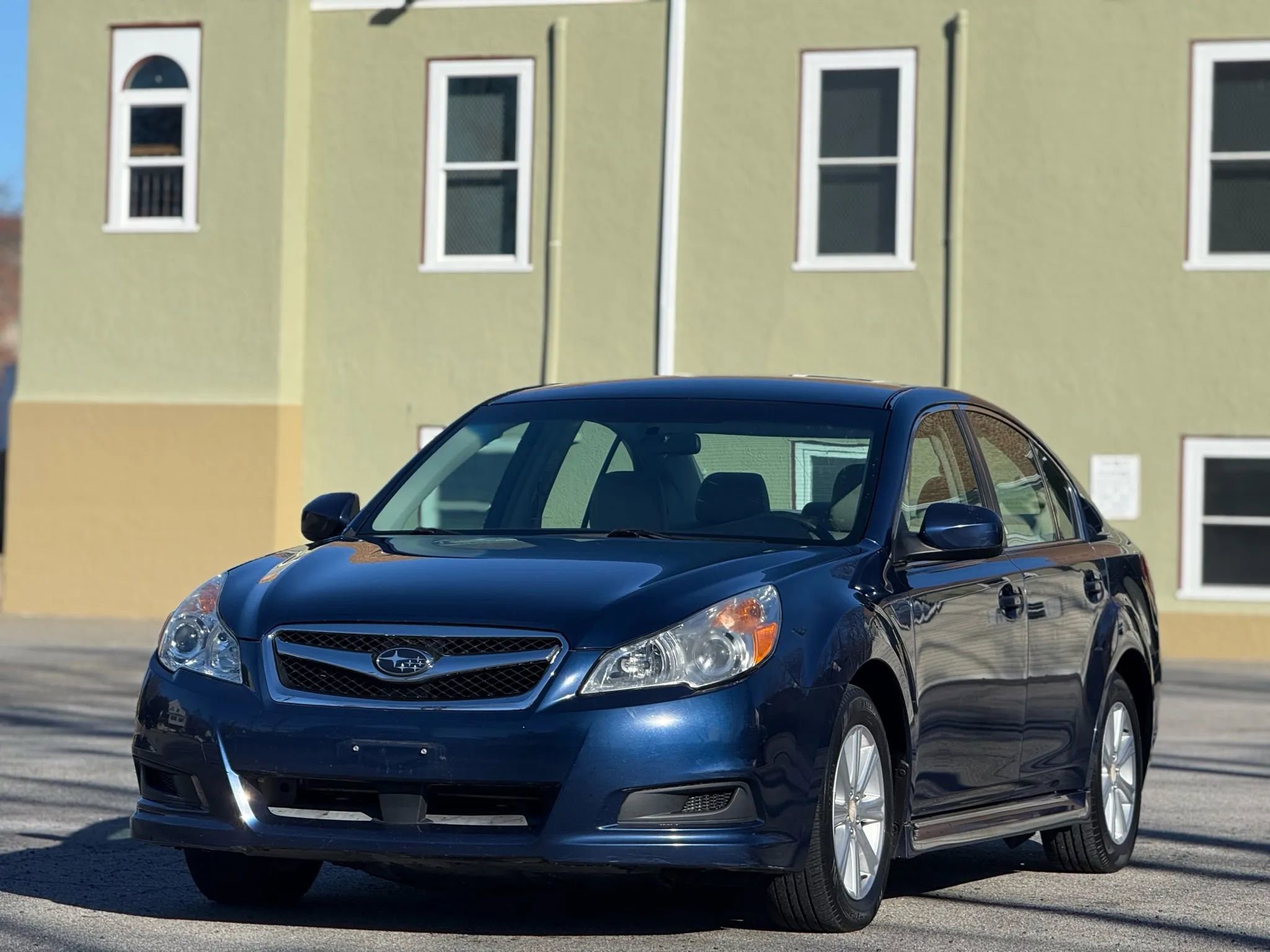 Used 2010 Subaru Legacy 2.5i Premium image 2
