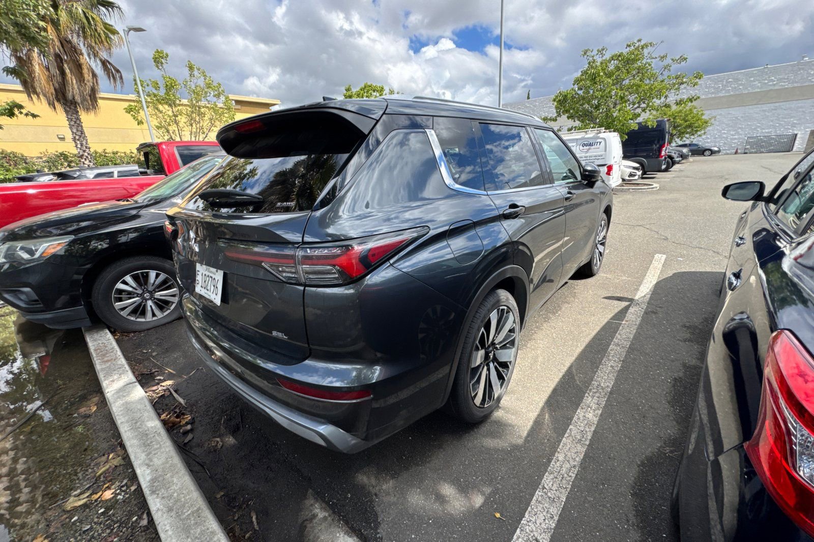Used 2025 Mitsubishi Outlander AWD image 5