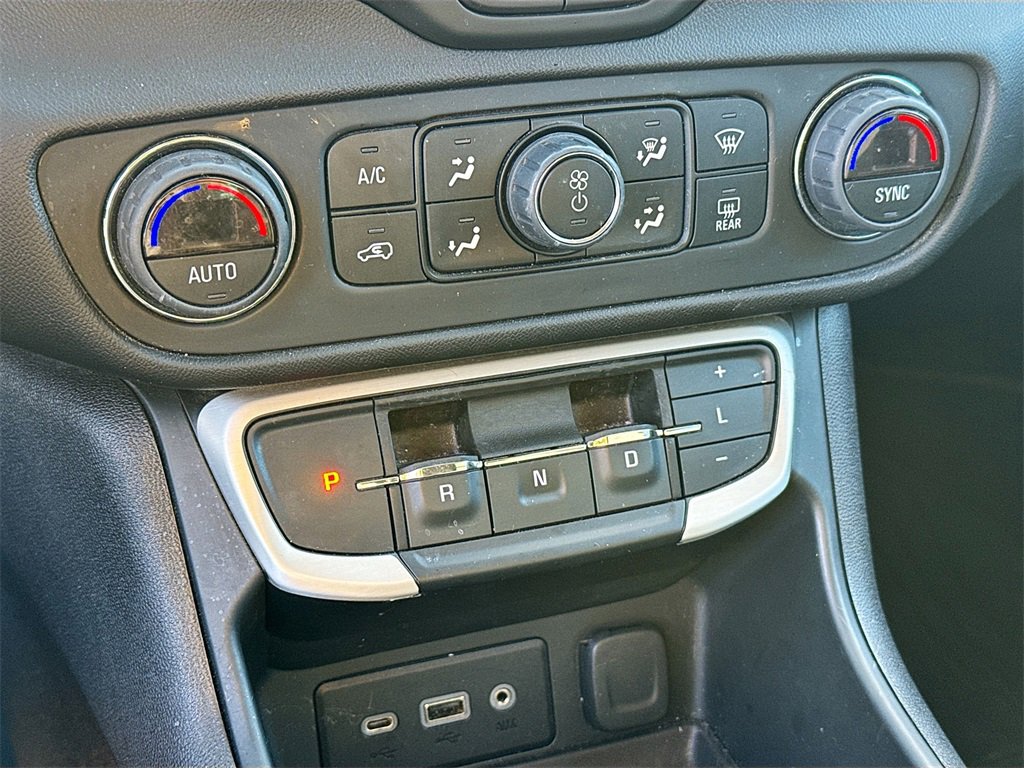 Used 2023 GMC Terrain SLE w/ Driver Convenience Package image 17