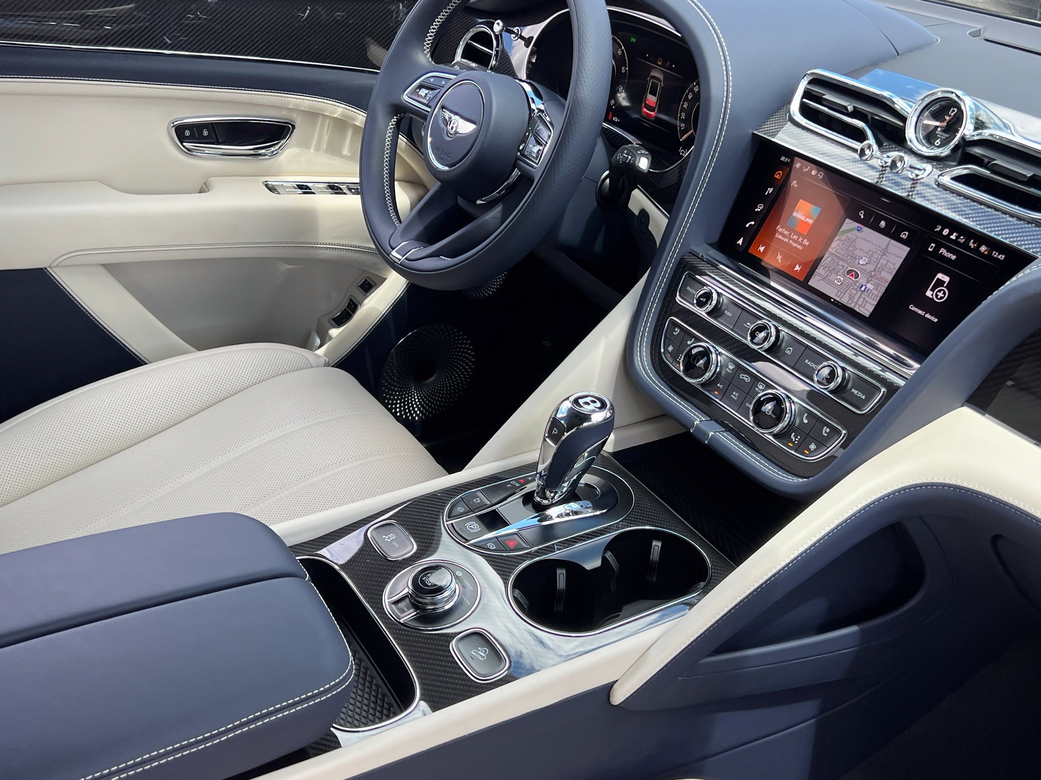 New 2026 Bentley Bentayga Extended Wheelbase AWD/4WD image 16