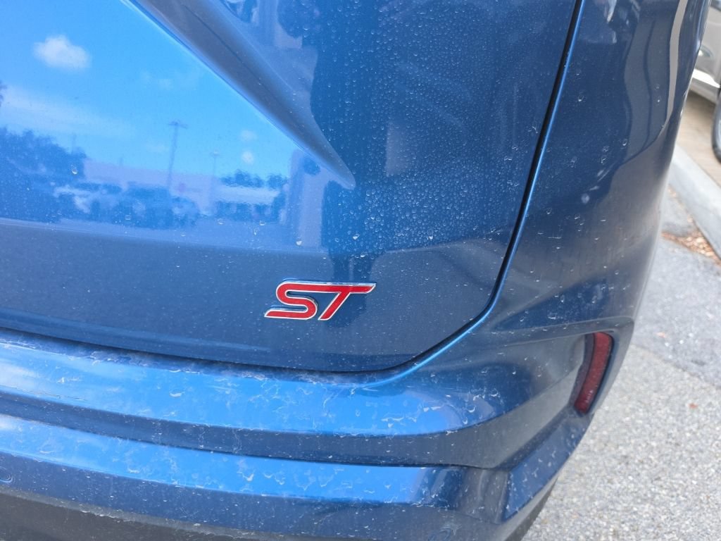 Used 2019 Ford Edge ST w/ Cold Weather Package AWD/4WD image 7