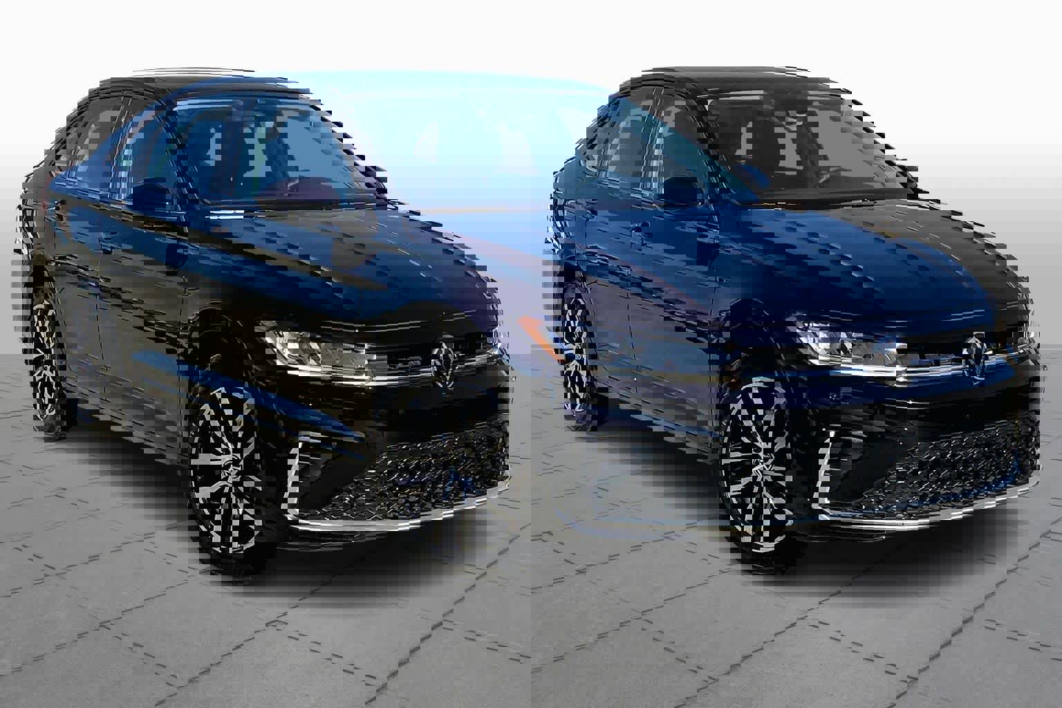 Used 2025 Volkswagen Jetta SE image 3