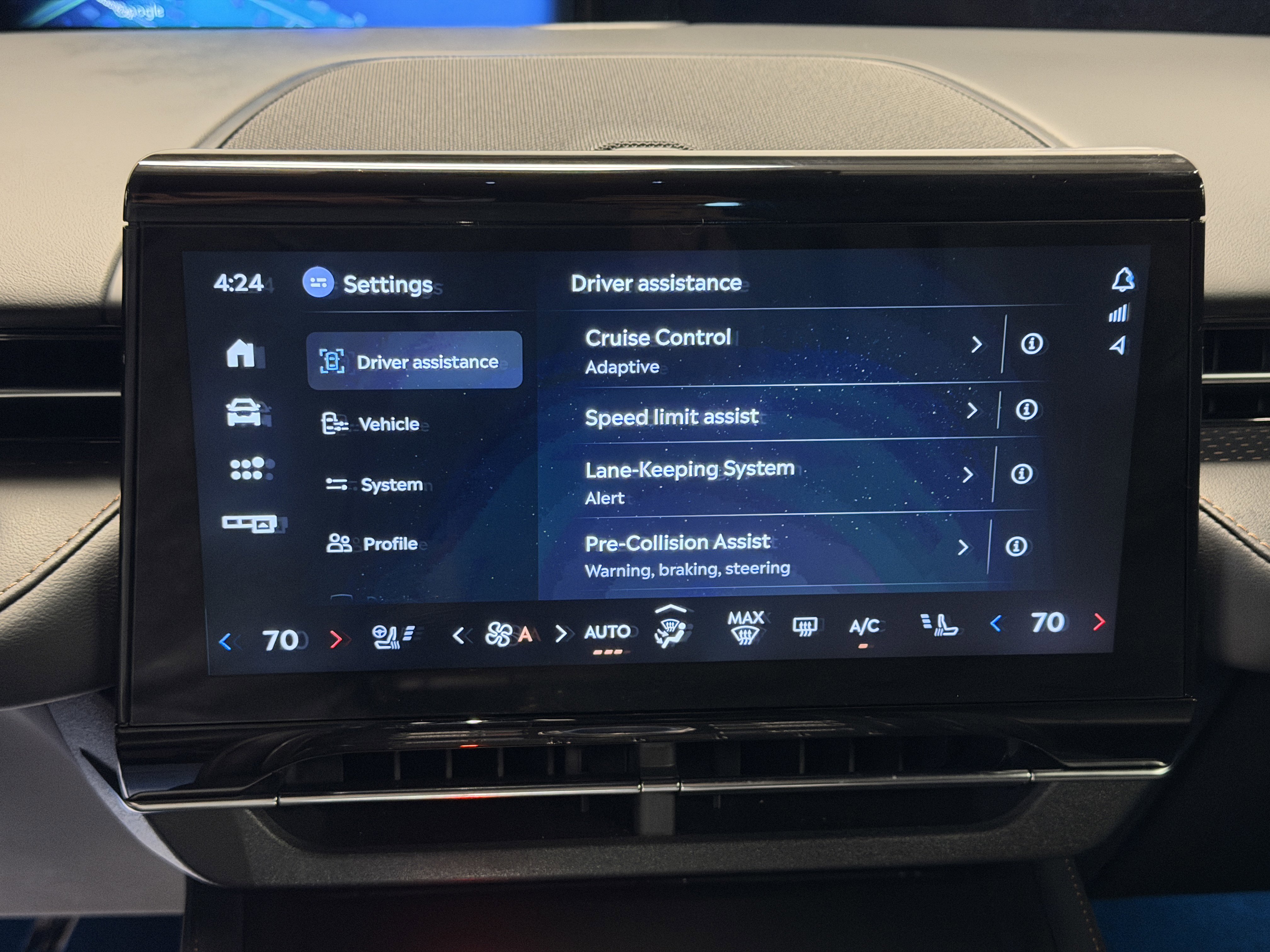 Used 2025 Lincoln Nautilus Premier w/ Equipment Group 102A image 9