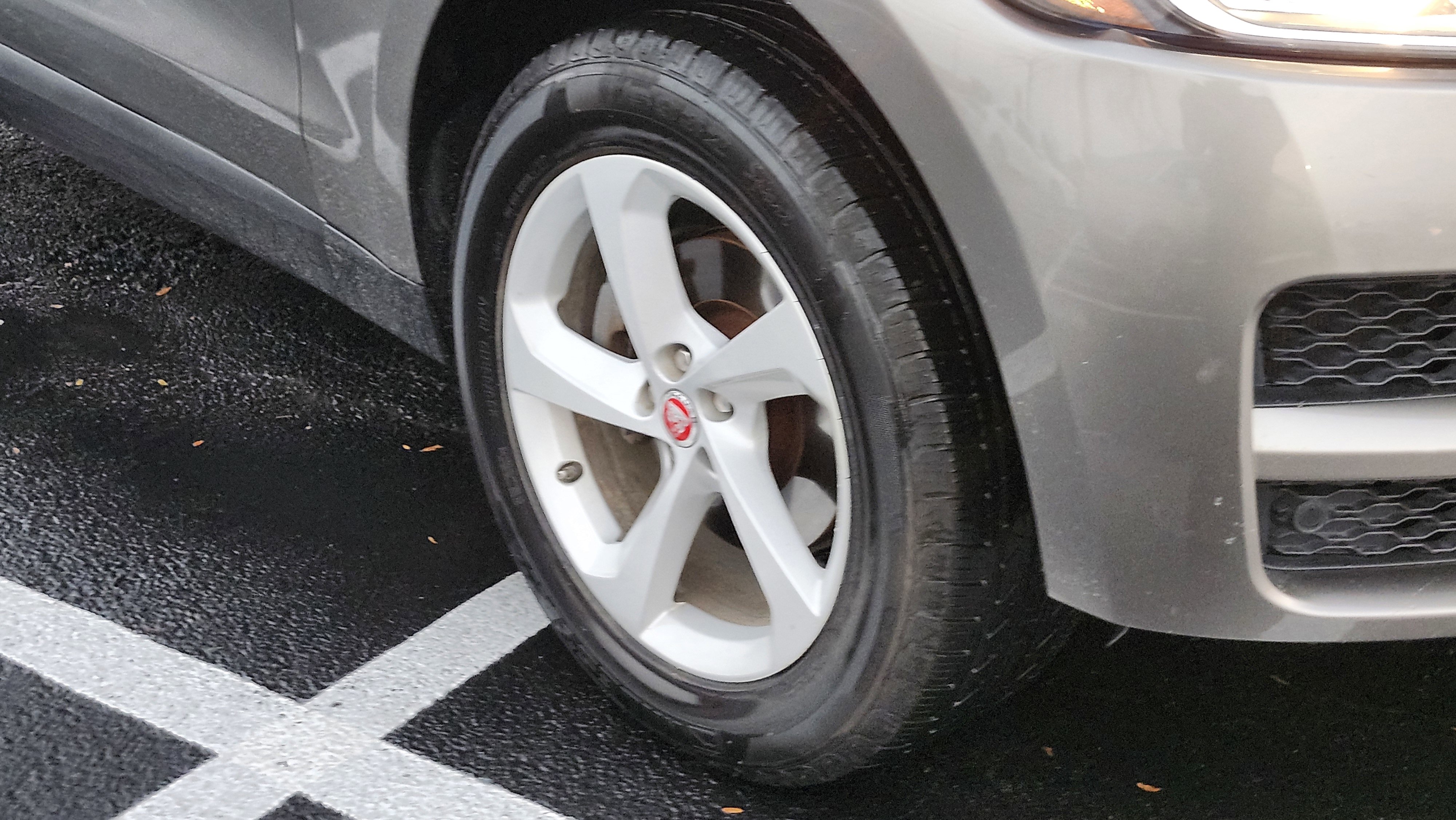 Used 2020 Jaguar F-PACE Premium image 6