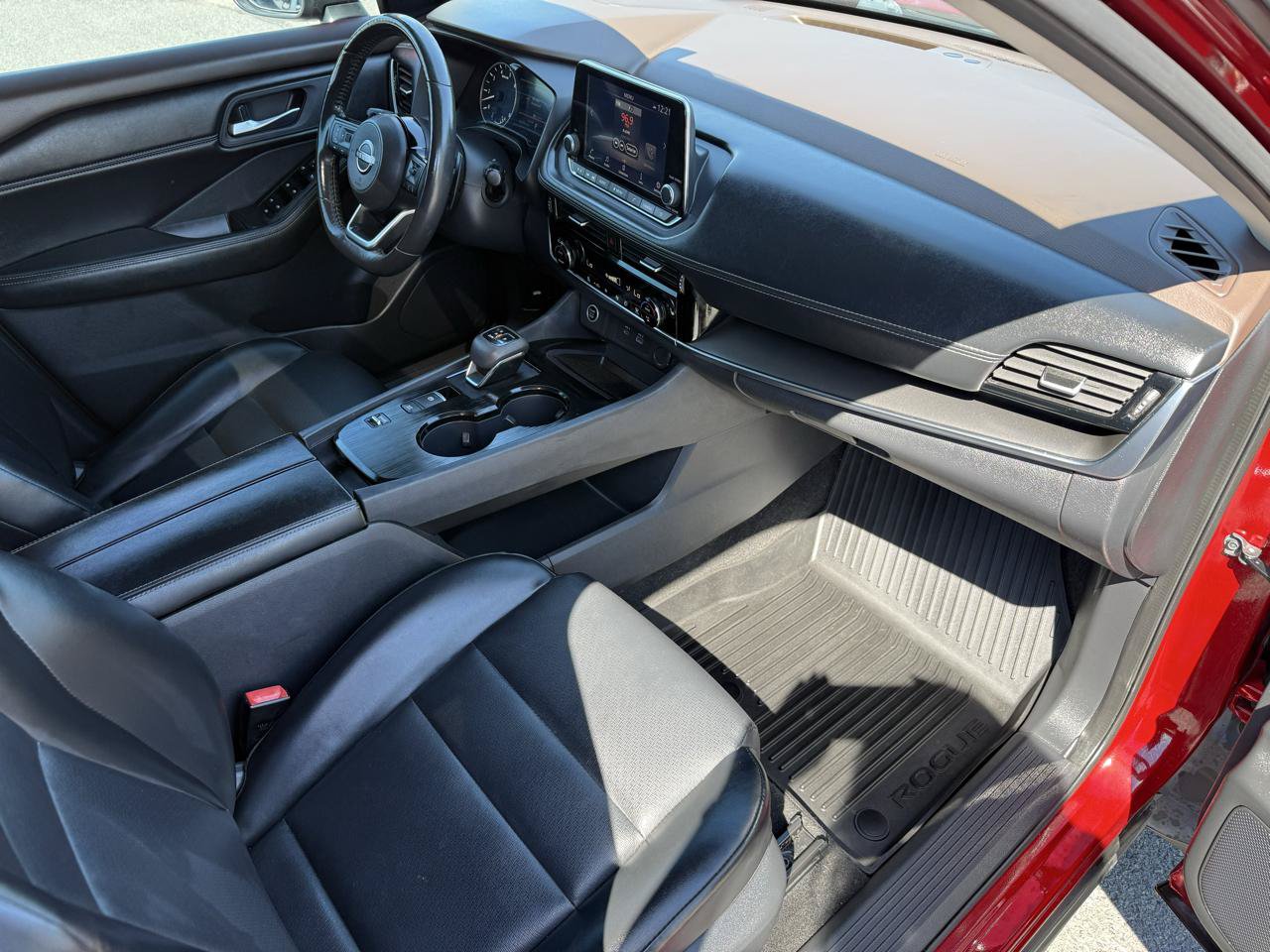 Used 2022 Nissan Rogue SV w/ SV Premium Package FWD image 23