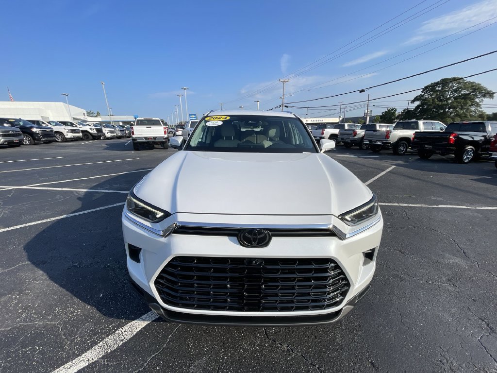 Used 2024 Toyota Grand Highlander AWD image 3