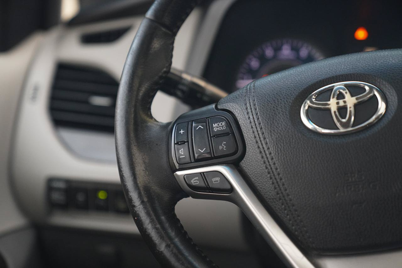 Used 2015 Toyota Sienna XLE w/ XLE Navigation Package AWD/4WD image 40