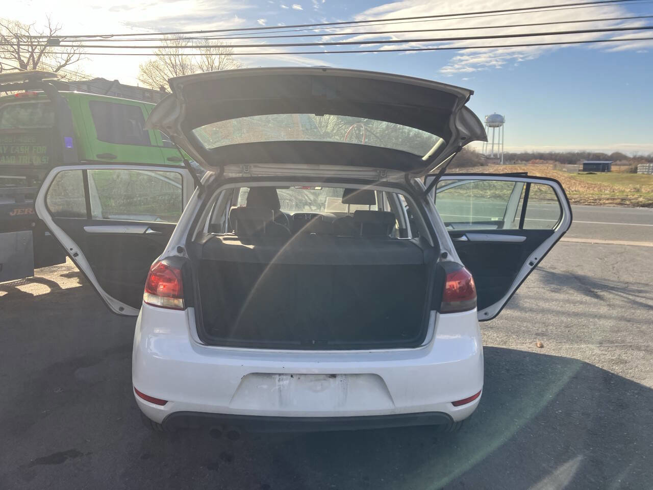 Used 2010 Volkswagen Golf 4-Door image 22