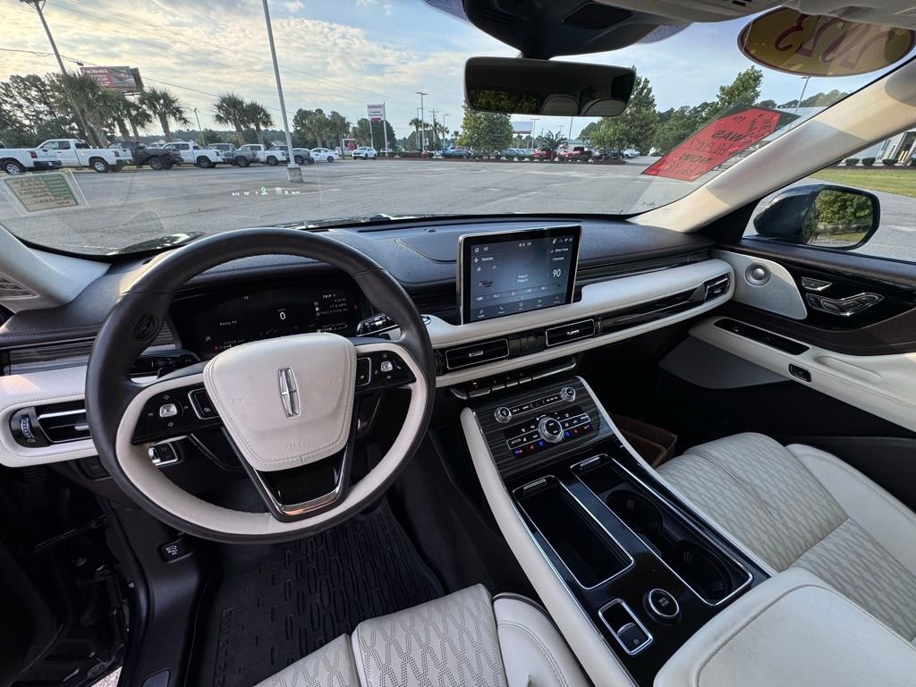 Used 2023 Lincoln Aviator Black Label w/ Jet Package image 19