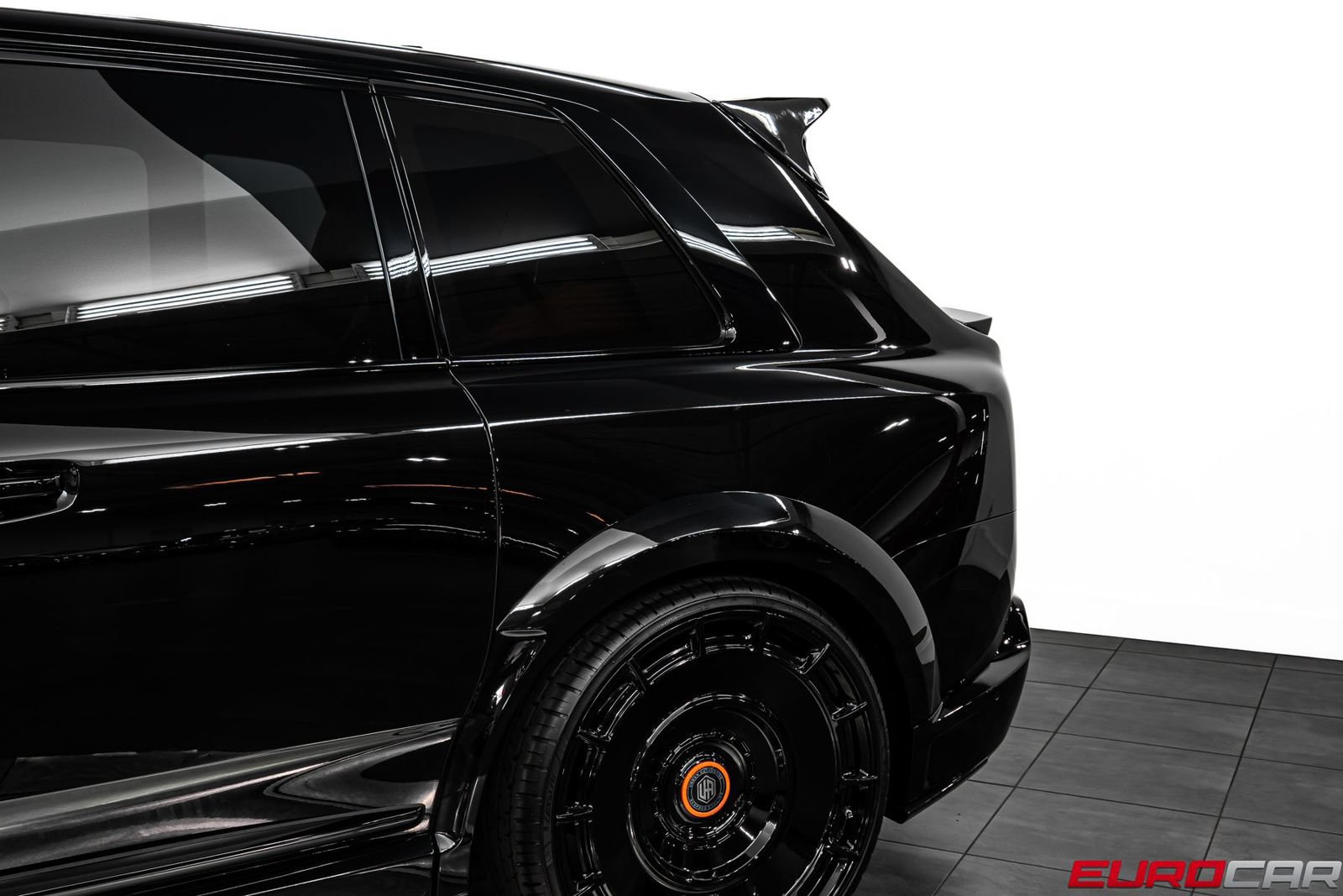 Used 2025 Rolls-Royce Cullinan Black Badge AWD/4WD image 24