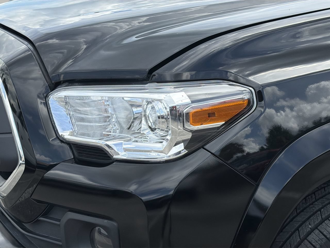 Used 2023 Toyota Tacoma SR5 w/ Technology Package AWD/4WD image 6