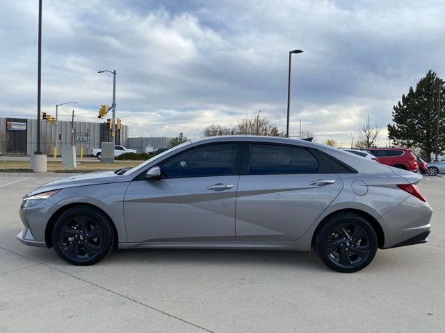 Used 2023 Hyundai Elantra SEL image 2