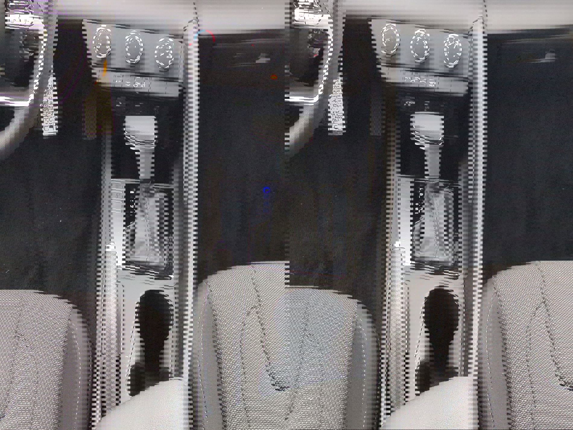 New 2025 Hyundai Elantra SE image 18