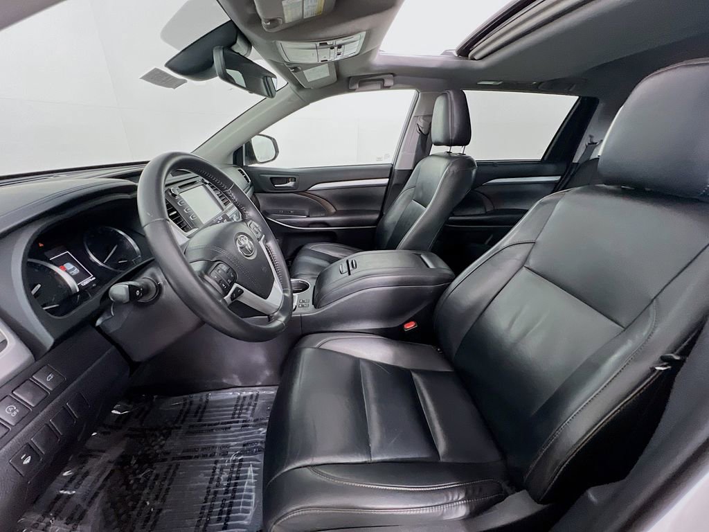 Used 2019 Toyota Highlander XLE AWD/4WD image 20