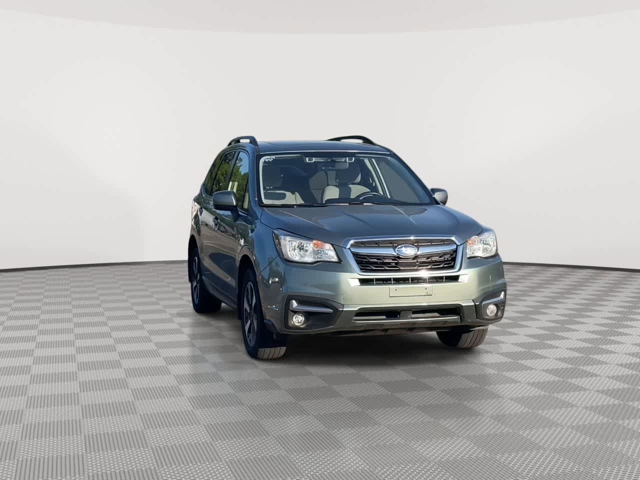 Used 2017 Subaru Forester 2.5i Premium AWD/4WD image 3
