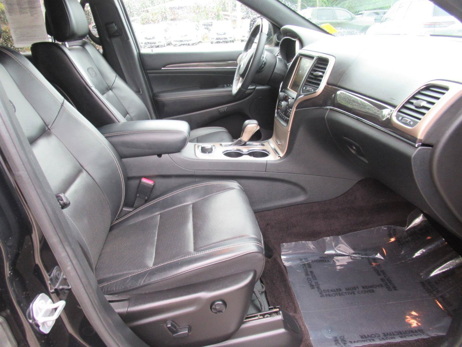 Used 2017 Jeep Grand Cherokee Overland AWD/4WD image 11