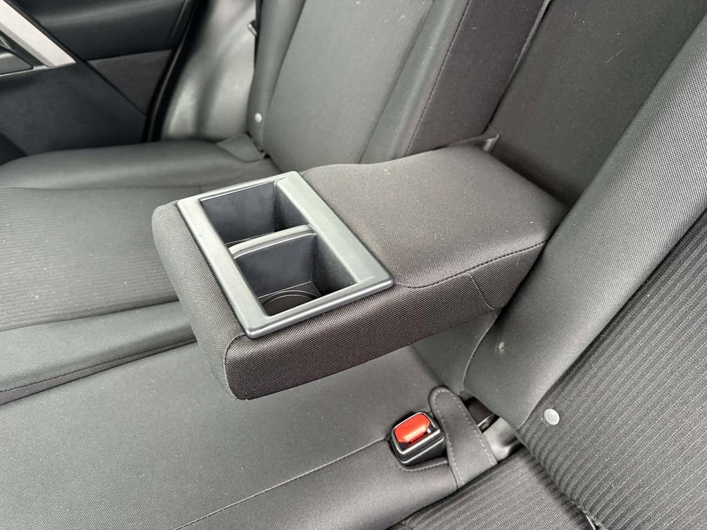 Used 2016 Toyota RAV4 LE image 10