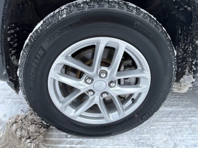 Used 2023 Jeep Grand Cherokee L Laredo AWD/4WD image 9