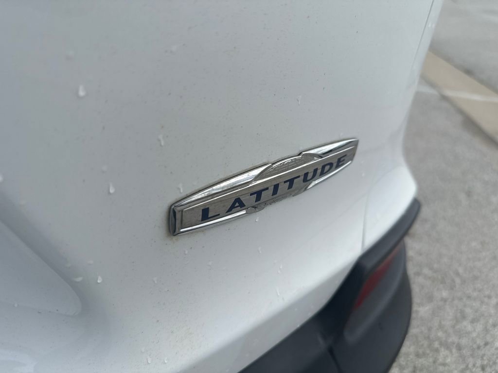 Used 2019 Jeep Cherokee Latitude Plus w/ Cold Weather Group image 37