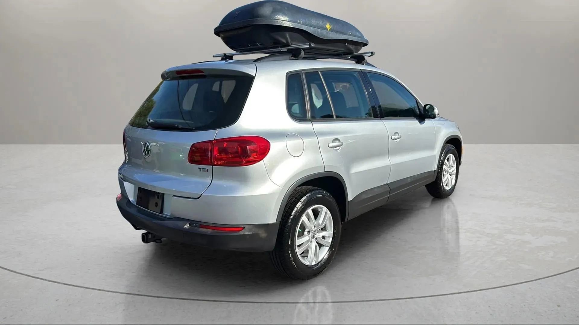 Used 2016 Volkswagen Tiguan S image 5