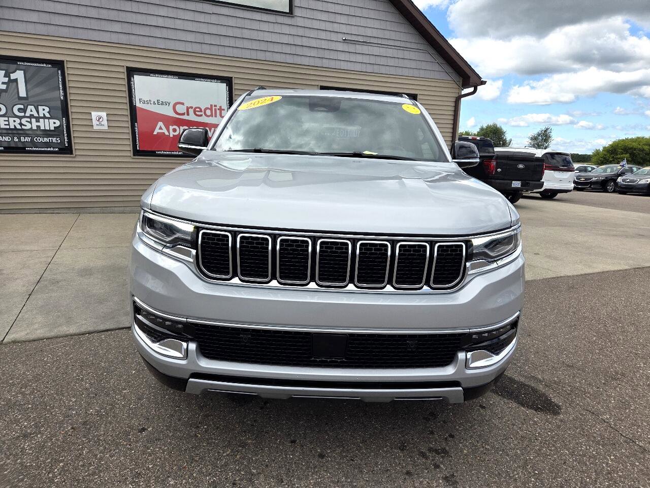 Used 2024 Jeep Wagoneer Series II w/ Flexible Seating Group image 2