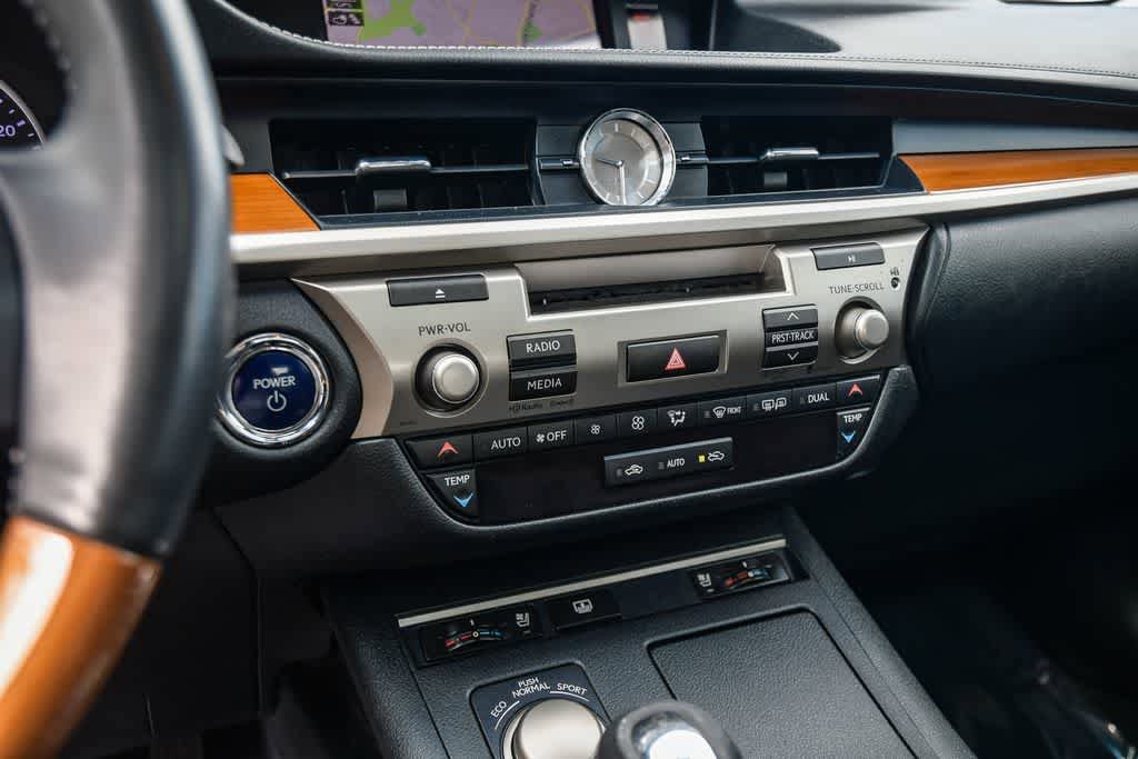 Used 2014 Lexus ES 300h w/ Luxury Package w/Bamboo Trim FWD image 20