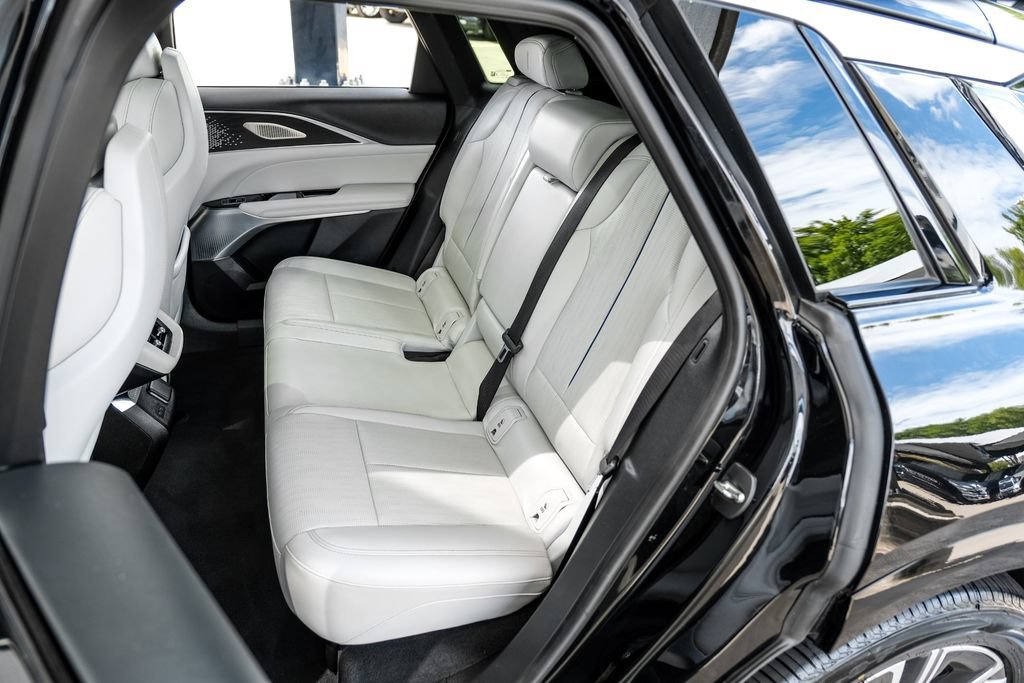 Used 2023 Cadillac Lyriq AWD image 41