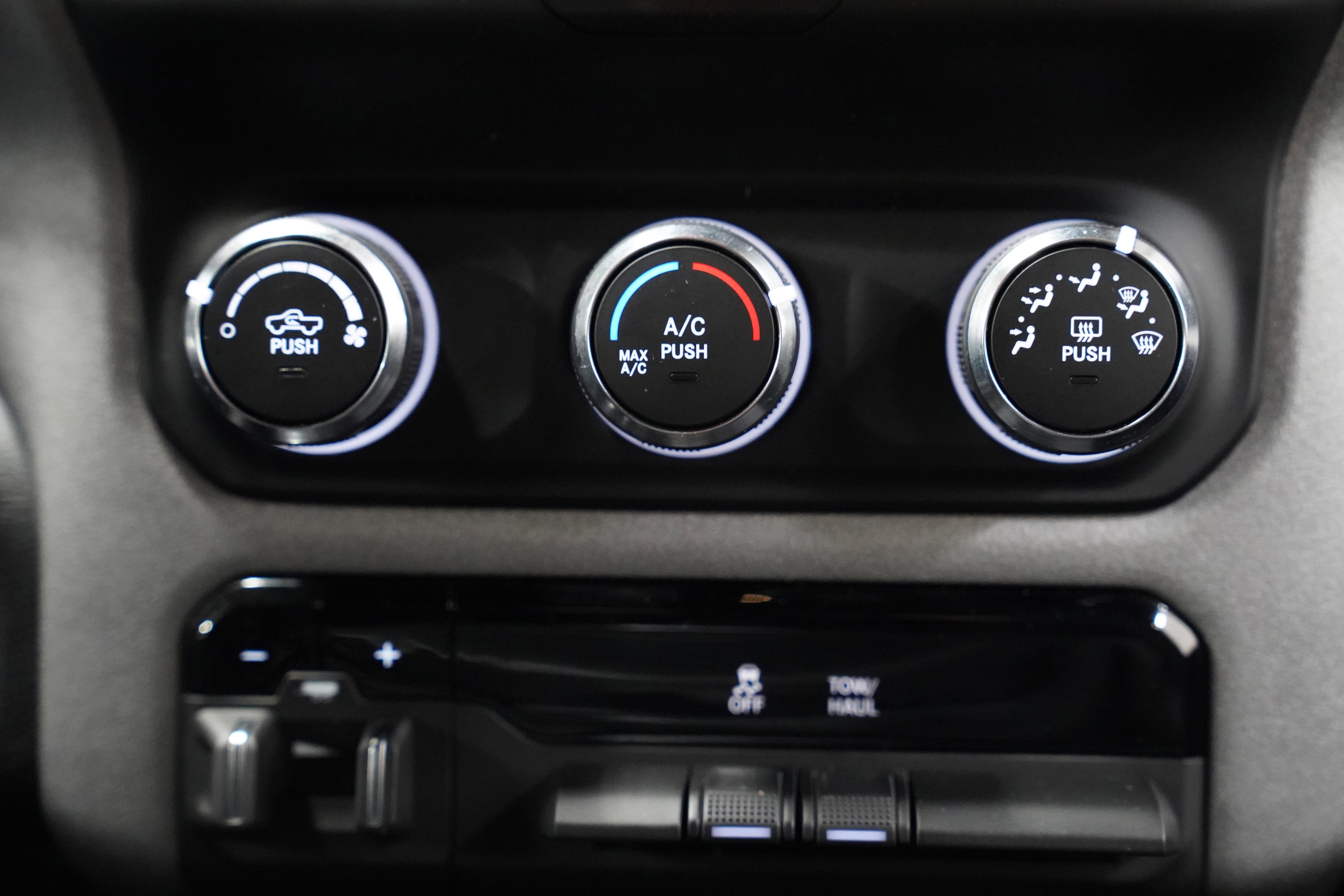 Used 2024 RAM 3500 Tradesman w/ Chrome Appearance Group image 25