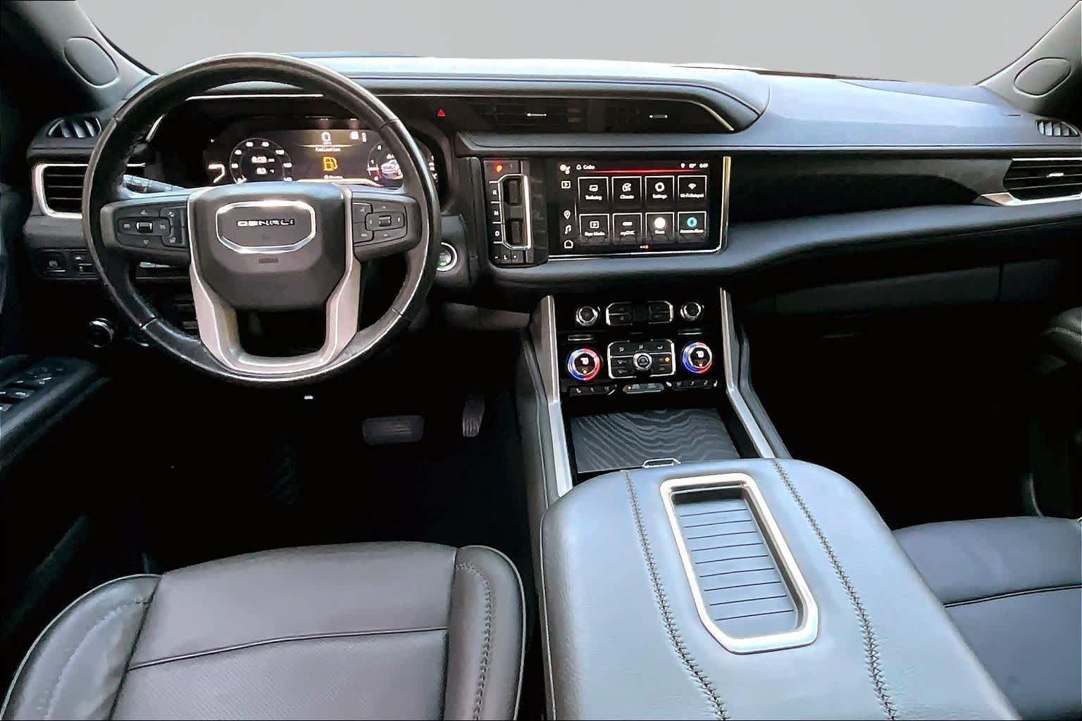Used 2022 GMC Yukon XL Denali w/ Denali Premium Package RWD image 16