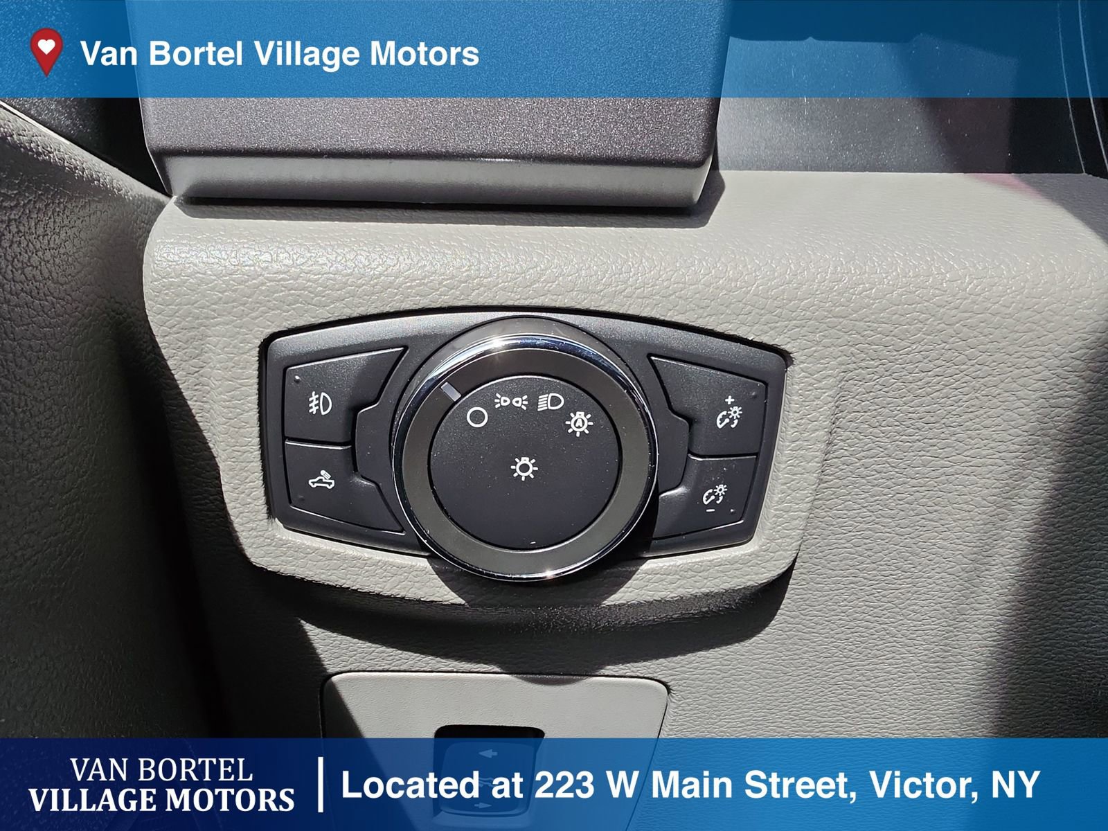 Used 2017 Ford F150 XLT w/ Equipment Group 302A Luxury AWD/4WD image 18