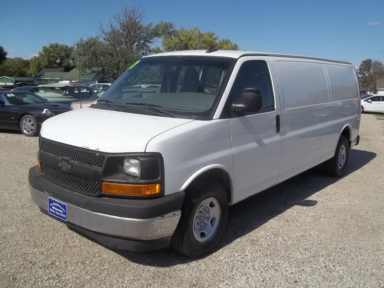 Used 2017 Chevrolet Express 2500 Extended RWD image 3