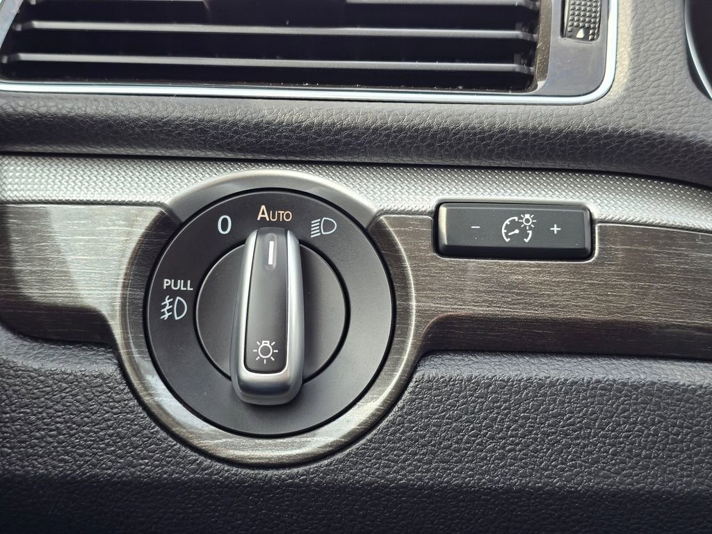 Used 2016 Volkswagen Passat 3.6 SEL Premium image 35