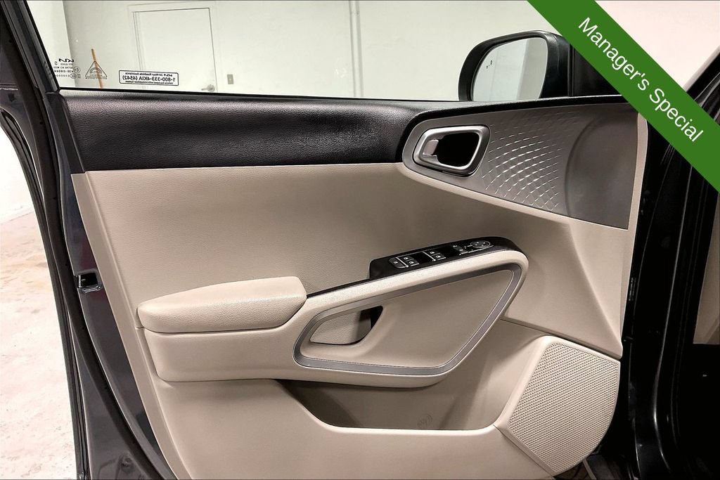 Used 2025 Kia Soul LX FWD image 21