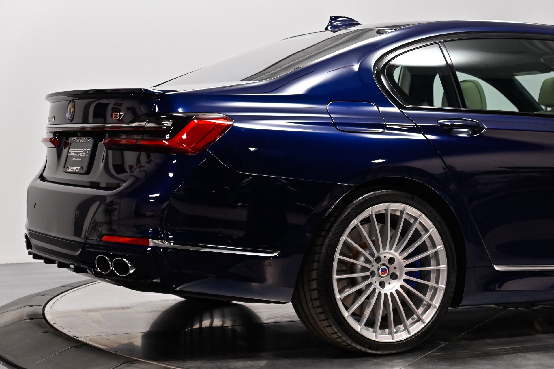 Used 2022 BMW ALPINA B7 xDrive AWD/4WD image 15
