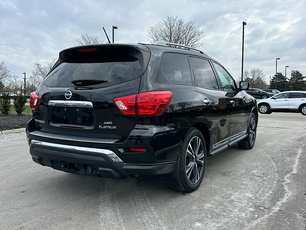 Used 2018 Nissan Pathfinder Platinum image 11