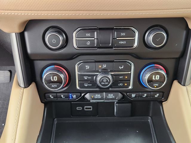 Used 2024 Chevrolet Suburban Premier w/ Premium Package RWD image 18