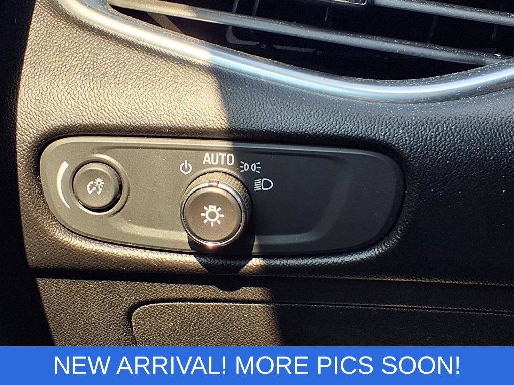 Used 2020 Chevrolet Malibu LT FWD image 17