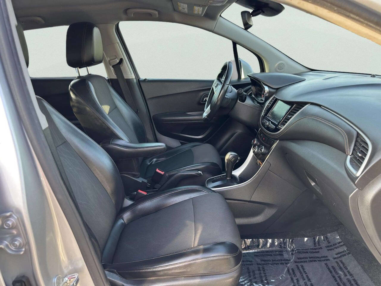 Used 2019 Chevrolet Trax LT w/ LT Convenience Package FWD image 20