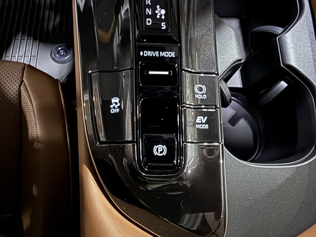 New 2025 Toyota Crown Signia Limited image 26