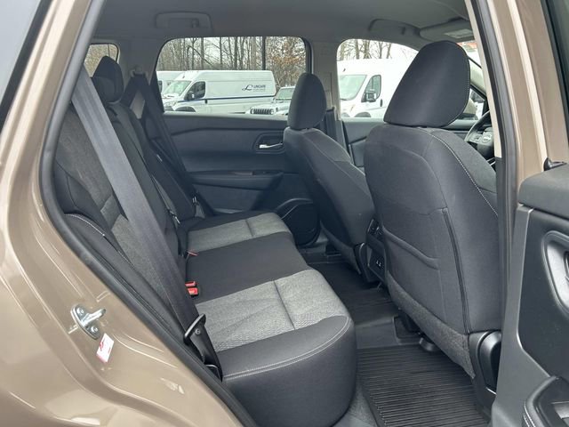 Used 2025 Nissan Rogue SV image 15