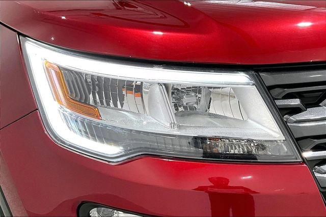 Used 2018 Ford Explorer XLT w/ XLT Appearance Package image 33