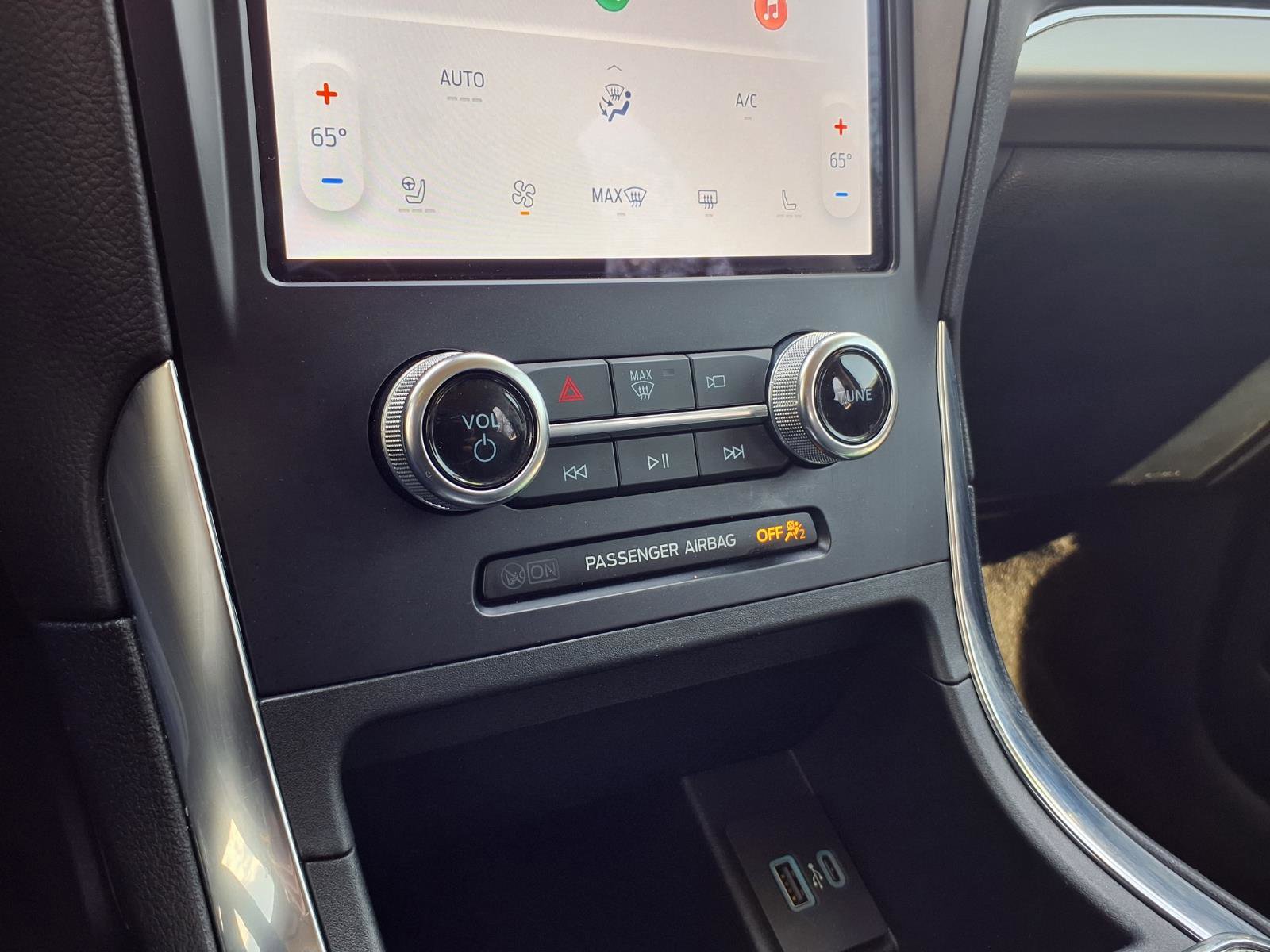 Used 2024 Ford Edge Titanium image 12