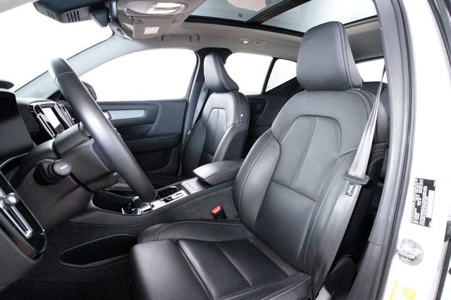 Certified 2025 Volvo XC40 B5 Ultra w/ Protection Package Premier AWD/4WD image 22