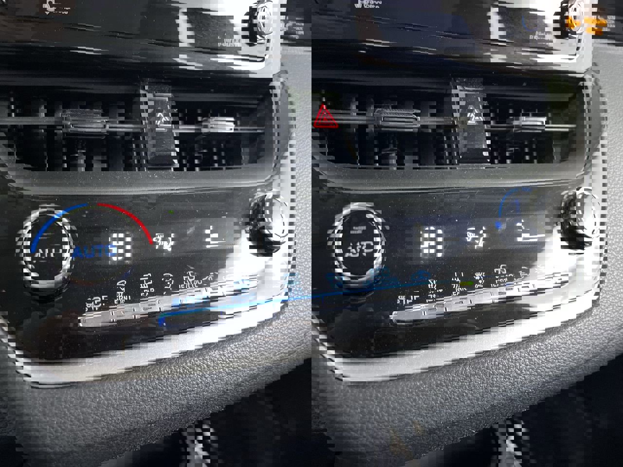 Used 2022 Toyota Corolla LE image 16