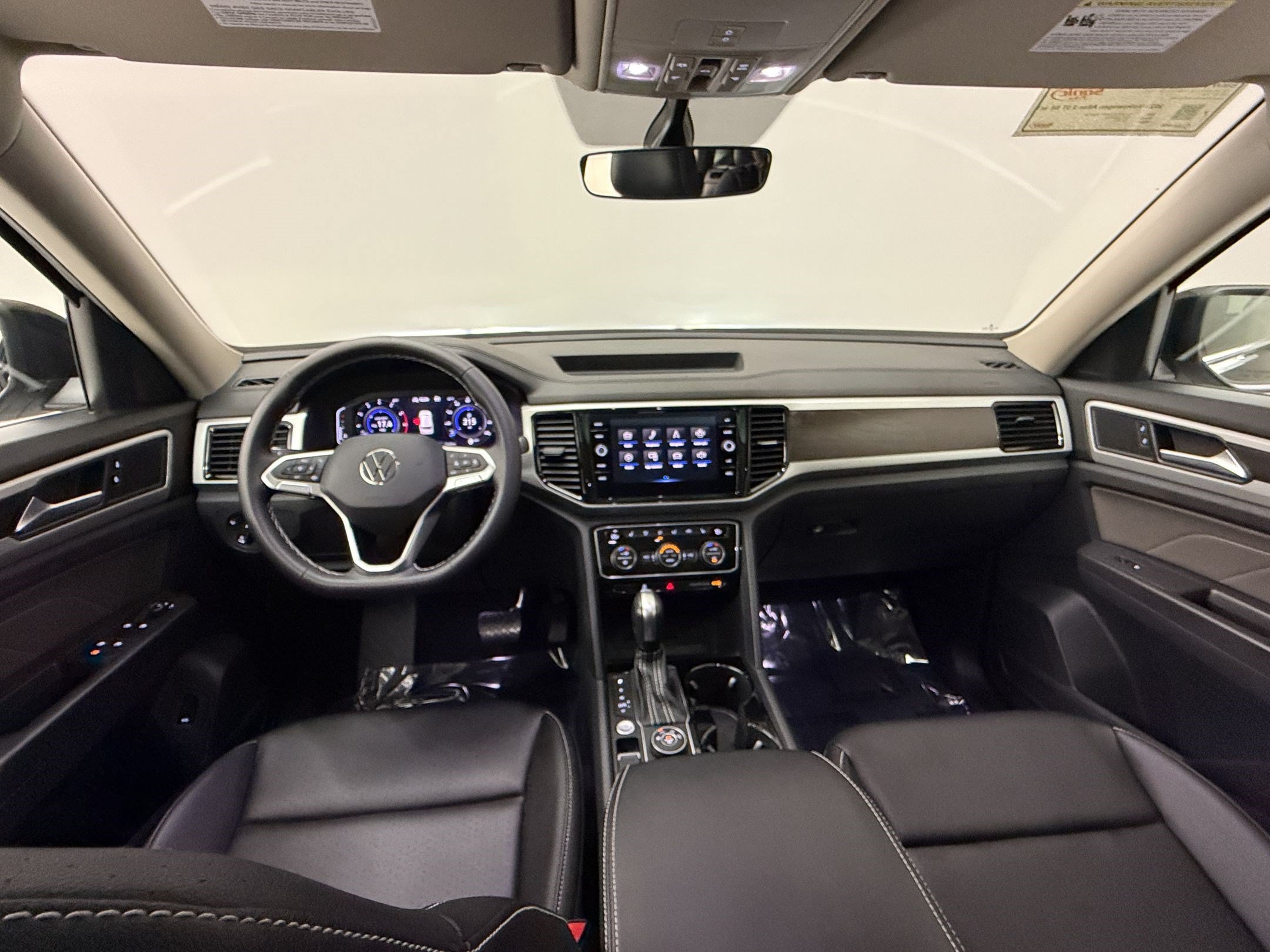 Used 2023 Volkswagen Atlas SE w/ Panoramic Sunroof Package AWD/4WD image 17