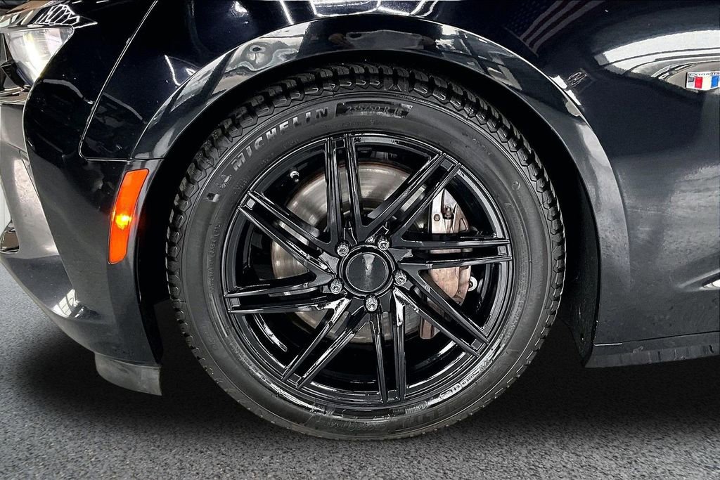 Used 2018 Chevrolet Camaro SS RWD image 34