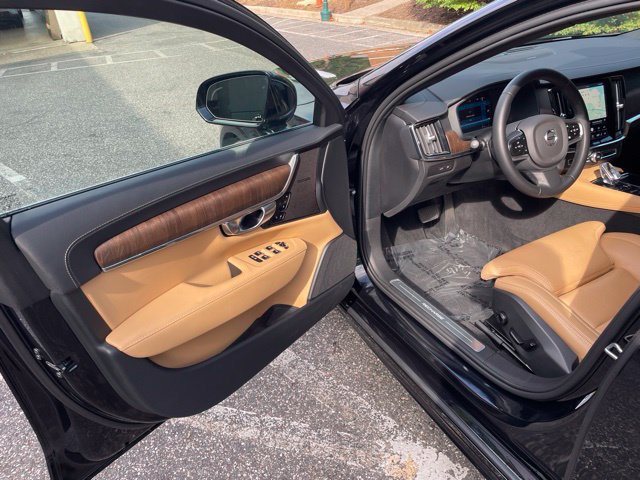 Certified 2024 Volvo S90 T8 Ultimate w/ Lounge Package AWD/4WD image 11