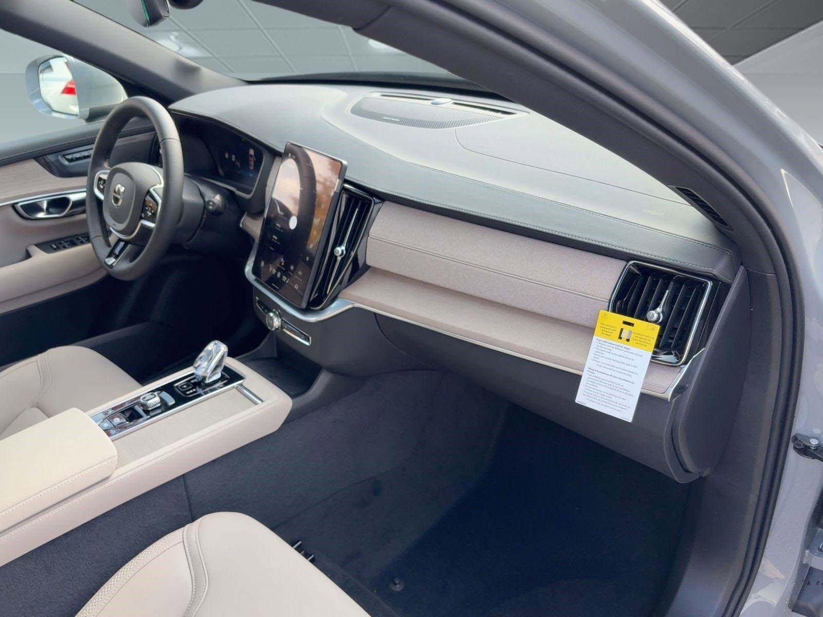 New 2026 Volvo XC90 B6 Plus w/ Protection Package image 30