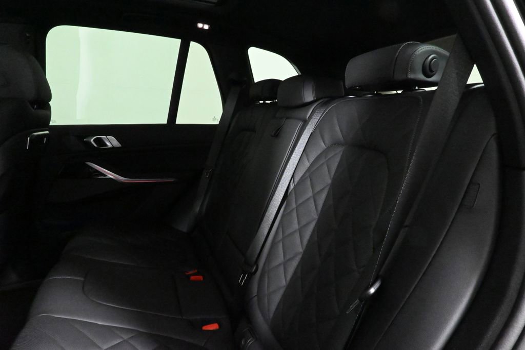 Used 2026 BMW X5 xDrive50e w/ M Sport Package AWD/4WD image 4